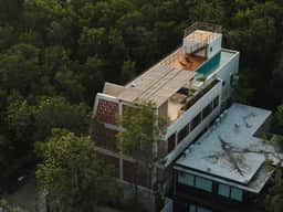 Perfect for 10 Guests w/ Rooftop & Jungle Views - Image 5