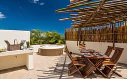 Private Rooftop Penthouse w/ Jacuzzi & Concierge - Image 2