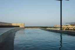 Luxury Loft w/ Pool, Gym & Rooftop Panoramic Views - Image 5