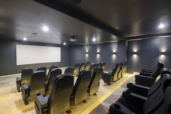 Rooftop Pool + Gym + Laundry + Coworking + Cinema - Image 5
