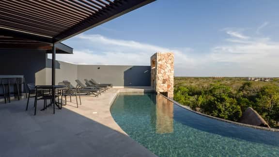 Luxury Condo w/ Rooftop Pool & Gym in Aldea Zama - Image 2
