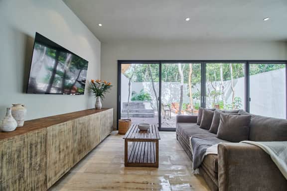 Luxury 3 Bedroom Villa w/ Private Pool & Sun Deck - Image 2