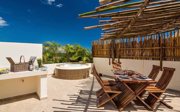 Private Rooftop Penthouse w/ Jacuzzi & Concierge - Image 2