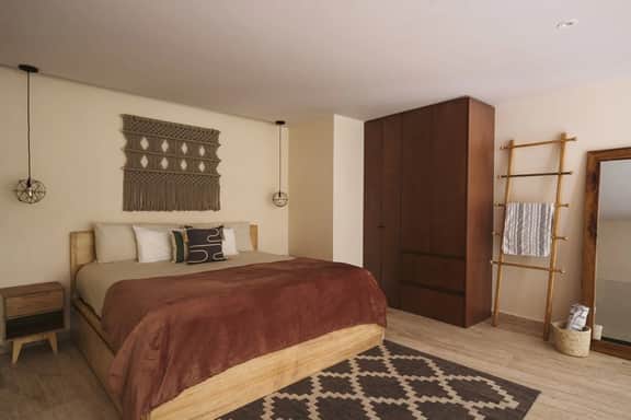 Luxury Loft w/ Pool, Gym & Rooftop Panoramic Views - Image 2