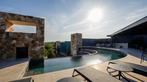 Luxury Condo w/ Rooftop Pool & Gym in Aldea Zama - Image 1