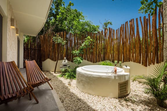 Poolside Bliss with Private Terrace & Jacuzzi - Image 1