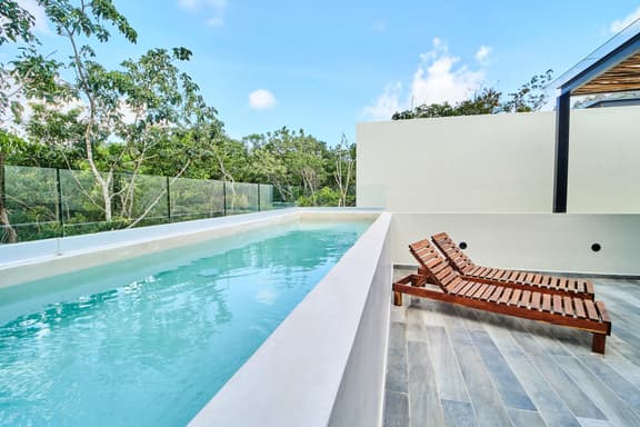 Luxury 3 Bedroom Villa w/ Private Pool & Sun Deck - Image 1